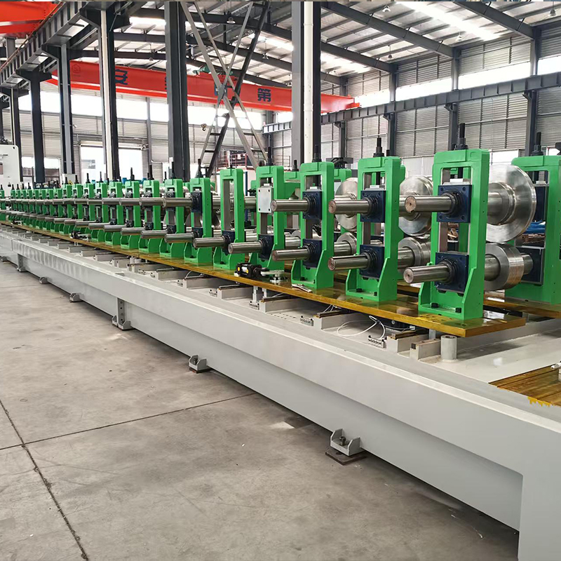 上海伺華直立倉(cāng)儲(chǔ)貨架成型機(jī)及配套一體生產(chǎn)線