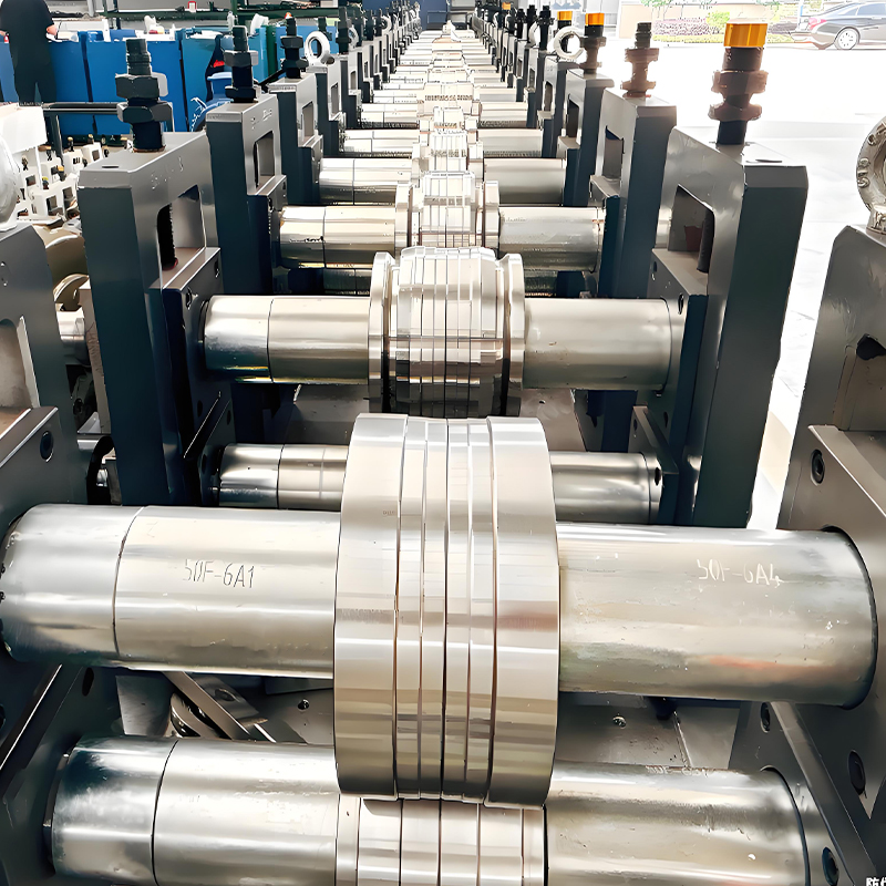 全自動(dòng)高速輕鋼成型機(jī)