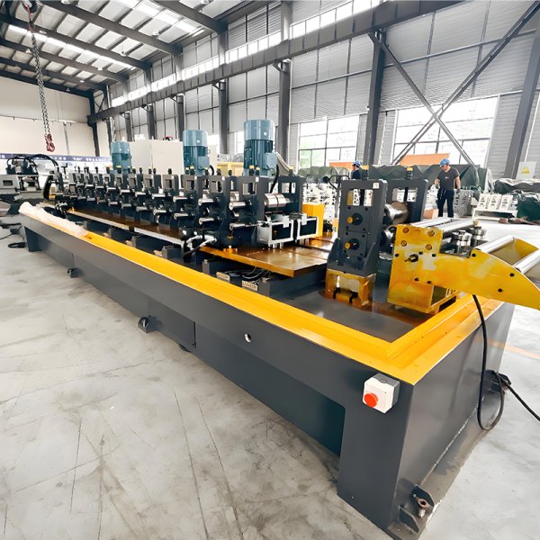 上海伺華全自動(dòng)輕鋼龍骨設(shè)備：自動(dòng)變換規(guī)格，帶領(lǐng)成型機(jī)新變革