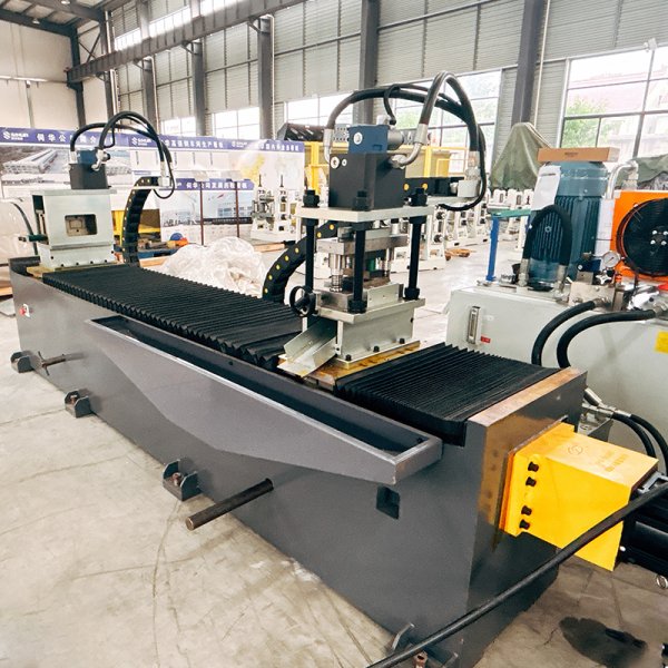 輕鋼吊頂龍骨機(jī)冷彎成型設(shè)備-專業(yè)生產(chǎn)廠家選上海伺華