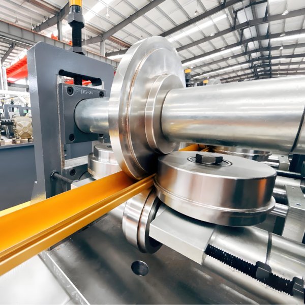 泰山卡式主骨成型設(shè)備