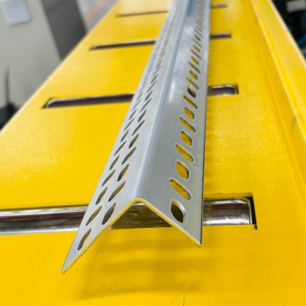 上海伺華 L 型邊框冷彎成型設備：以專業(yè)技術鑄就型材加工前列