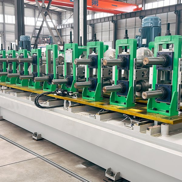 高速自動變換規(guī)格成型機