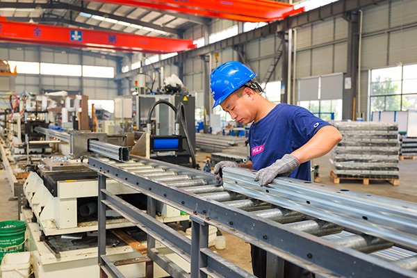 上海伺華汽車(chē)行業(yè) B 字梁生產(chǎn)線：重塑汽車(chē)制造高效創(chuàng)新