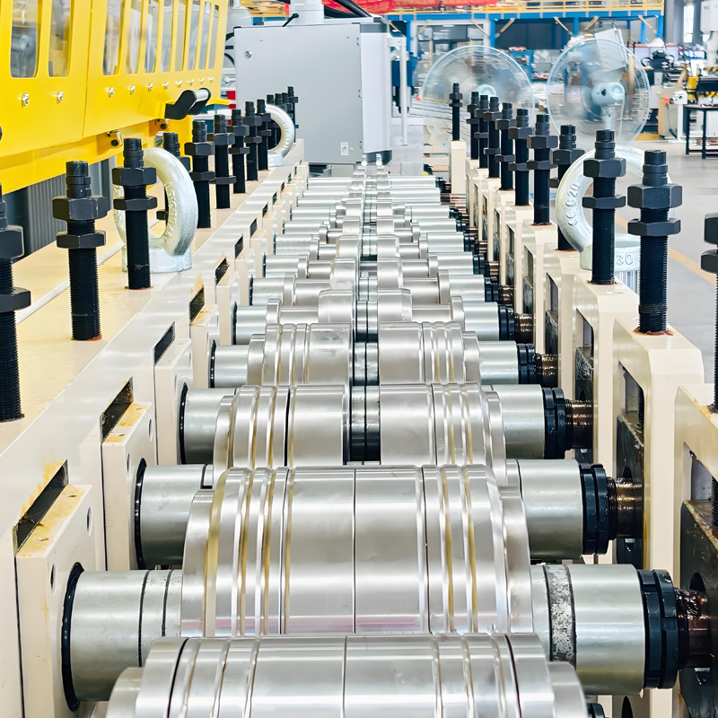 多組更換模具-全自動輕鋼龍骨設(shè)備生產(chǎn)線