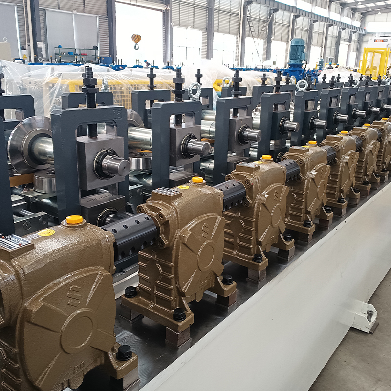 泰山卡式主骨成型設(shè)備