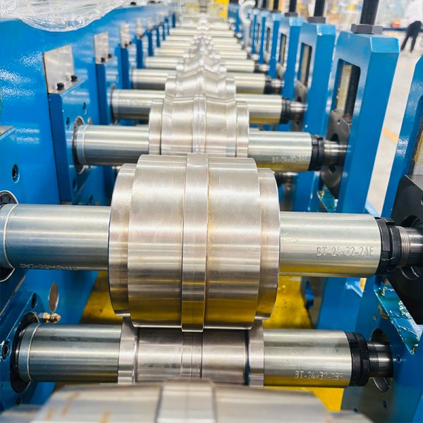 輕鋼烤漆龍骨機高效制造