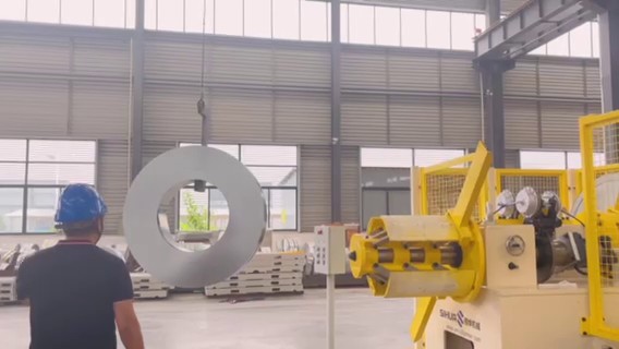 多組更換模具-全自動輕鋼龍骨設(shè)備生產(chǎn)線