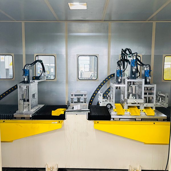 多組更換模具-全自動輕鋼龍骨設(shè)備生產(chǎn)線