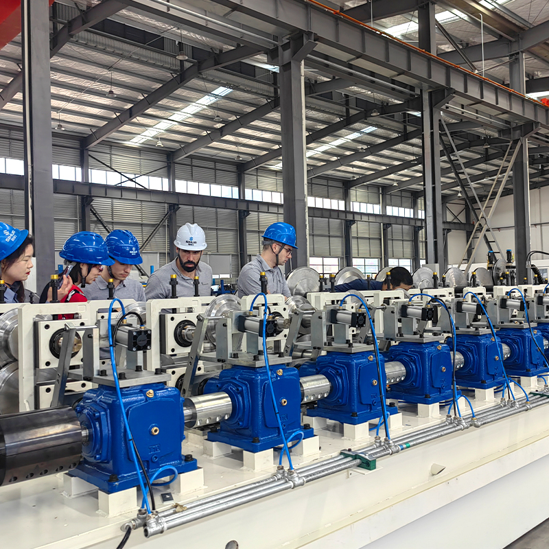 定制直立貨架冷彎成型機