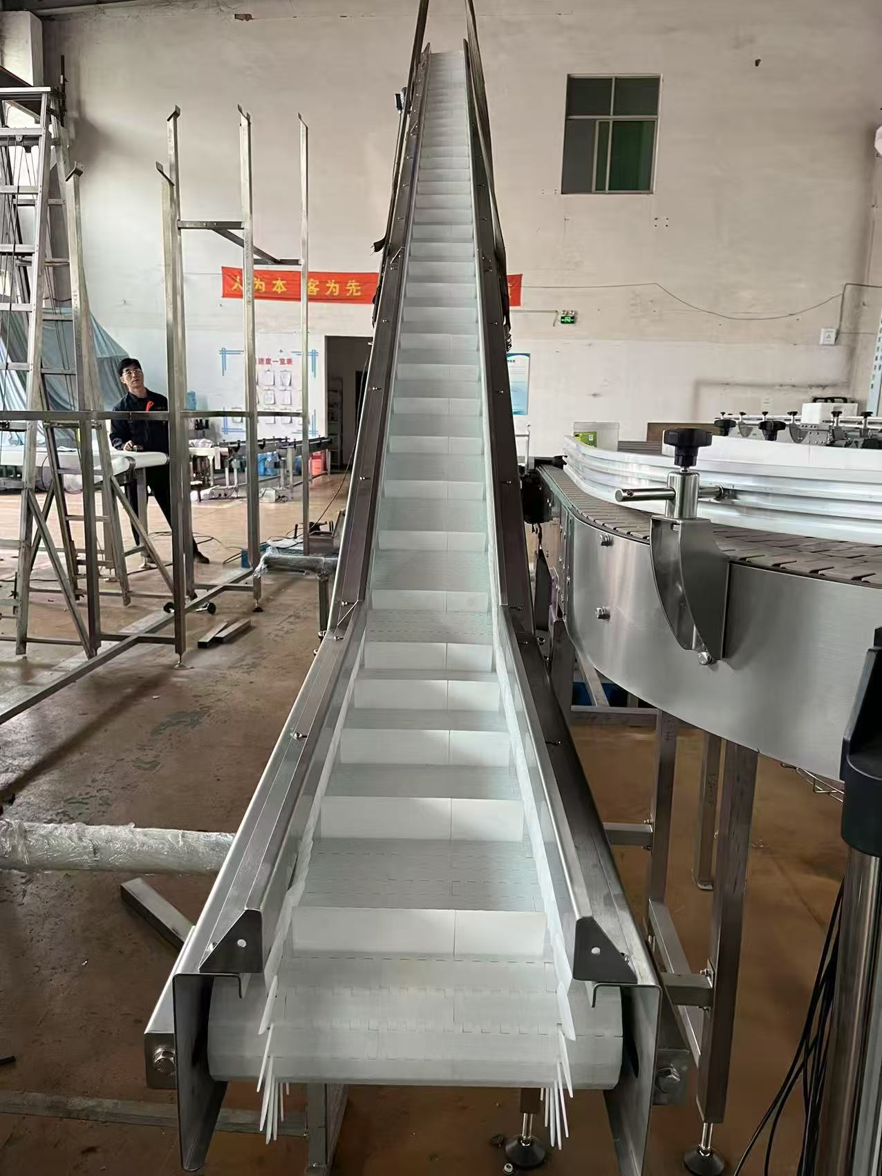 爬坡網帶輸送線