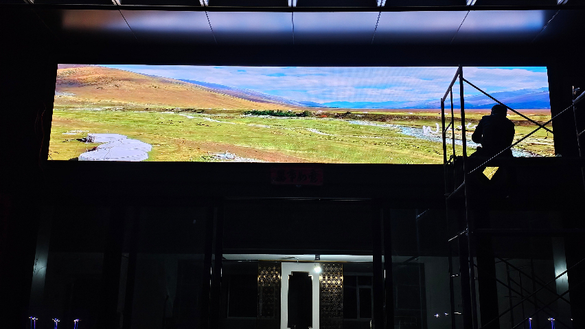 廣州COB小間距LED顯示屏,LED顯示屏