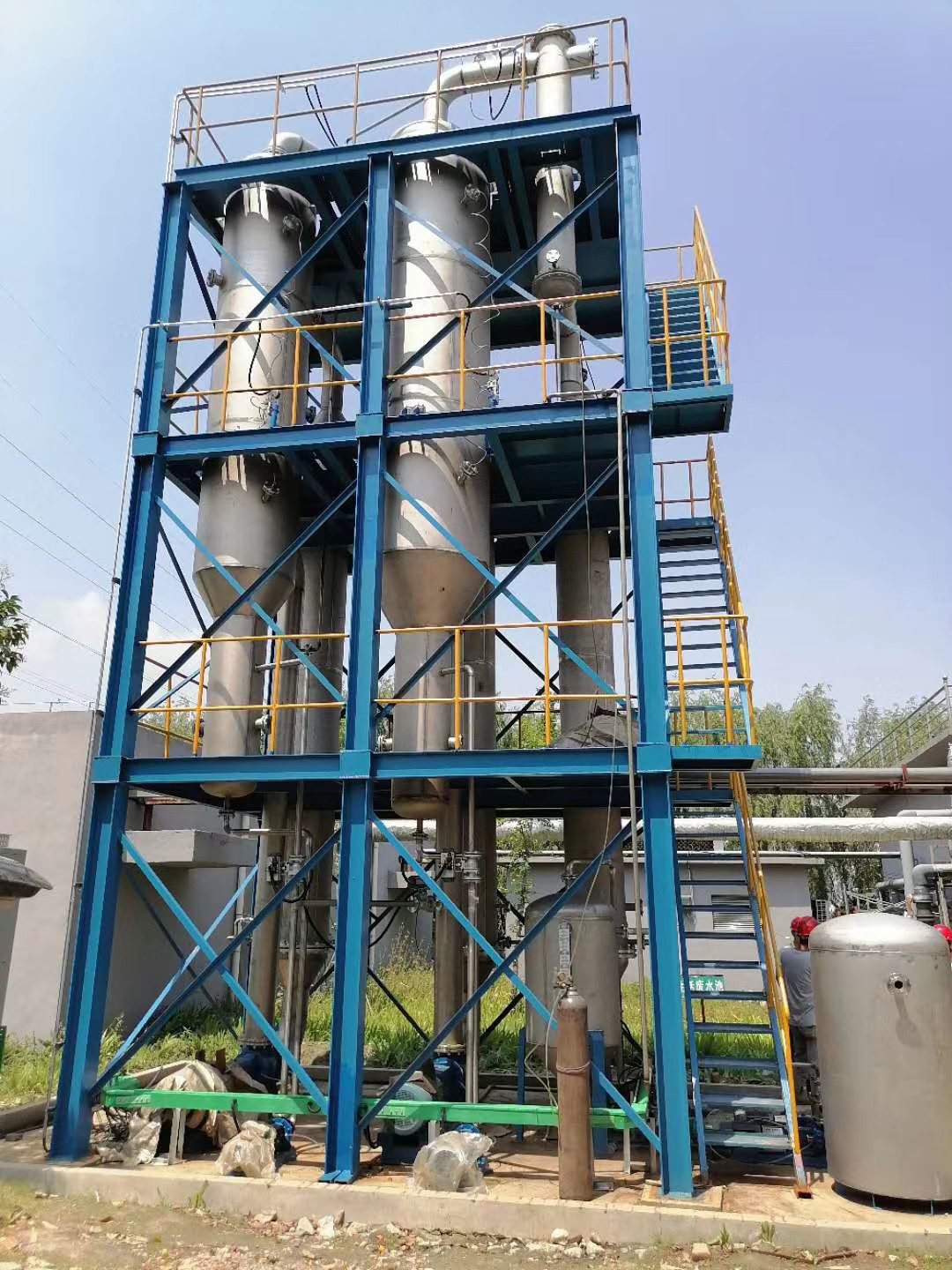 蒸發(fā)器廠家介紹調(diào)整MVR蒸發(fā)器進料和出料流量的方法