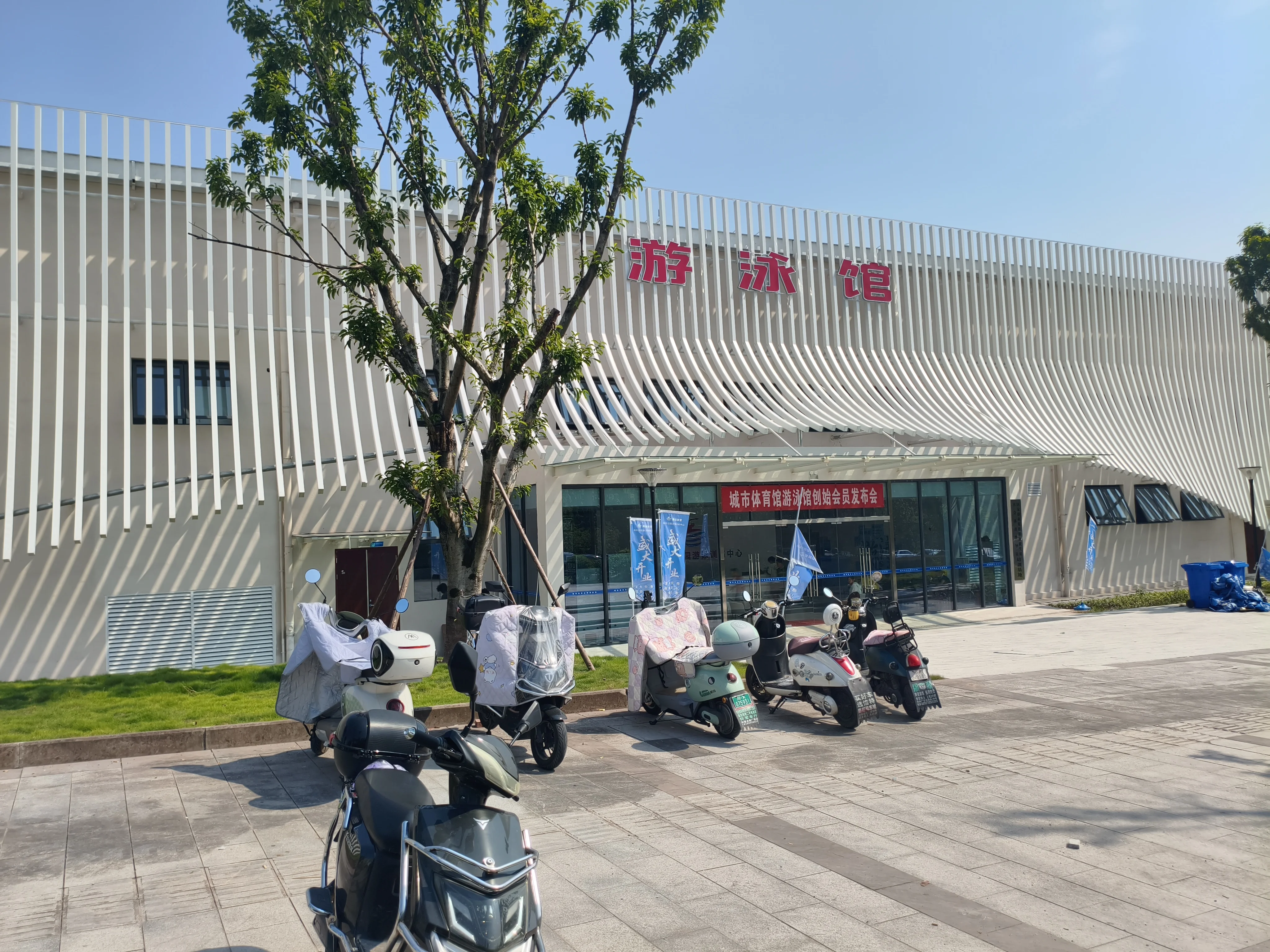 杭州松幸環(huán)境科技有限公司 廣安市城市體育公園，三集一體泳池除濕機(jī)熱泵機(jī)組 泳池除濕機(jī)廠家 泳池恒溫除濕機(jī)組，泳池除濕組空調(diào)