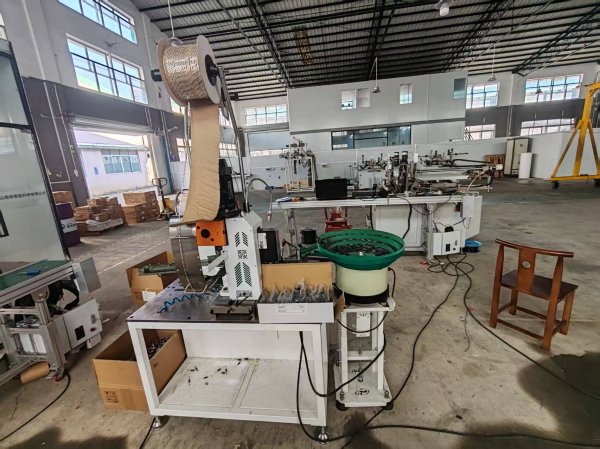 高壓電容雙頭自動打端子機