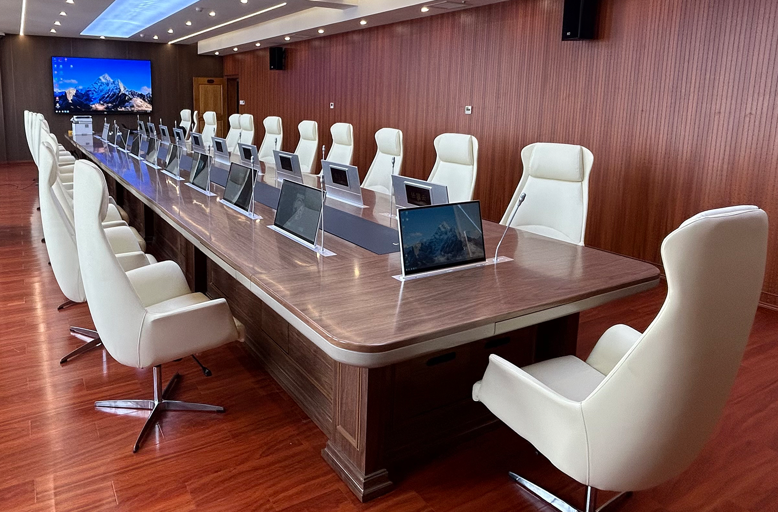 推動信創(chuàng)產業(yè)、加強自主創(chuàng)新，助力司法全面替代國產化無紙化數(shù)字審委會會議系統(tǒng)