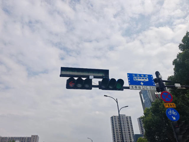 杭州2文字待行區(qū)指示牌雙面設(shè)計(jì) 來(lái)電咨詢 浙江芯源交通電子供應(yīng)