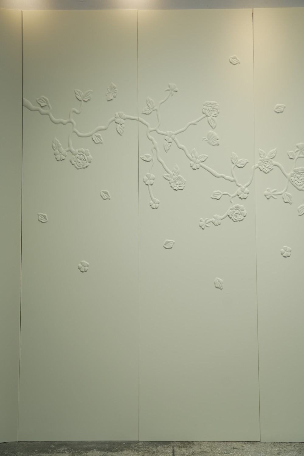 3D Carved Floral Leather Hard Wall Panel, Curved‑Compatible Cut‑Out Flower Wall Panel for Luxury Accent Wall