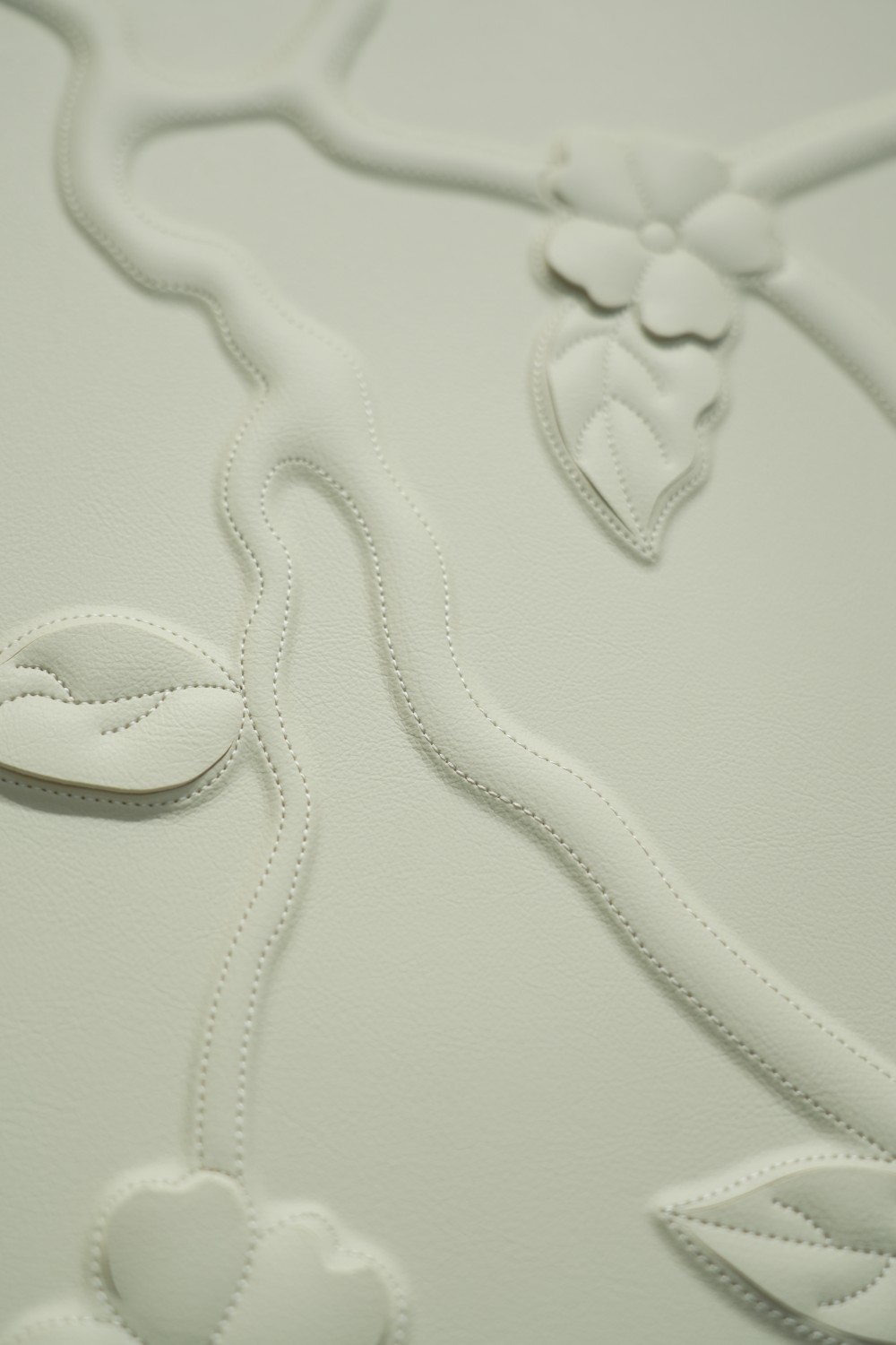 3D Carved Floral Leather Hard Wall Panel, Curved‑Compatible Cut‑Out Flower Wall Panel for Luxury Accent Wall