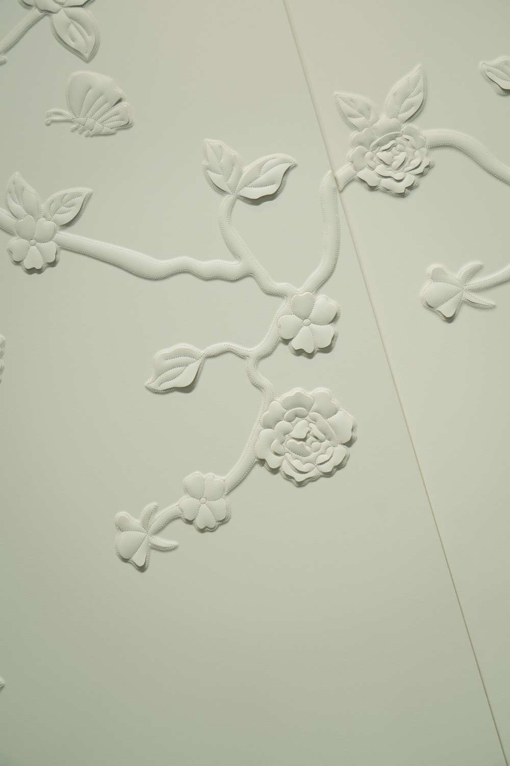 3D Carved Floral Leather Hard Wall Panel, Curved‑Compatible Cut‑Out Flower Wall Panel for Luxury Accent Wall