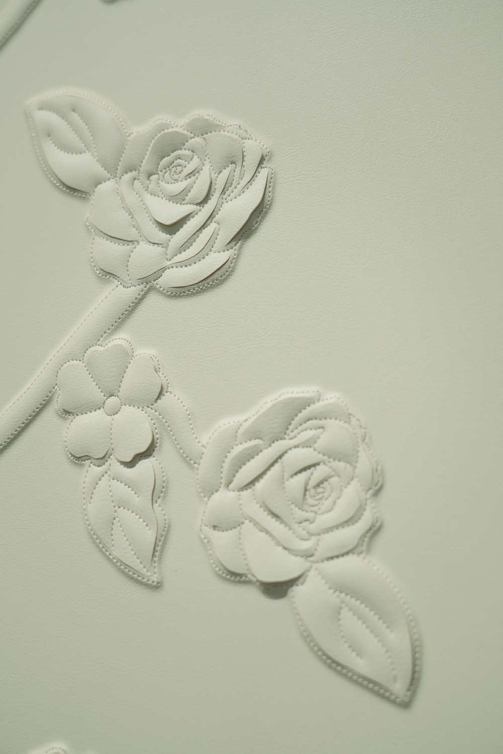 3D Carved Floral Leather Hard Wall Panel, Curved‑Compatible Cut‑Out Flower Wall Panel for Luxury Accent Wall