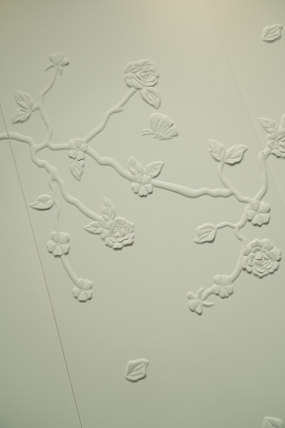 3D Carved Floral Leather Hard Wall Panel, Curved‑Compatible Cut‑Out Flower Wall Panel for Luxury Accent Wall