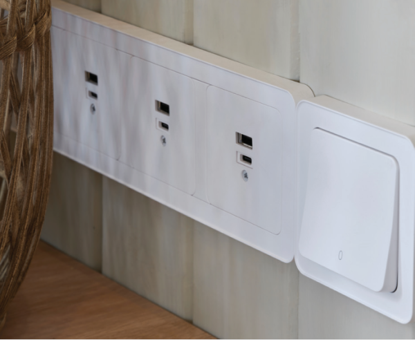 84/86 墻面A+C |65W大功率USB快充插座|CE ROSH認證