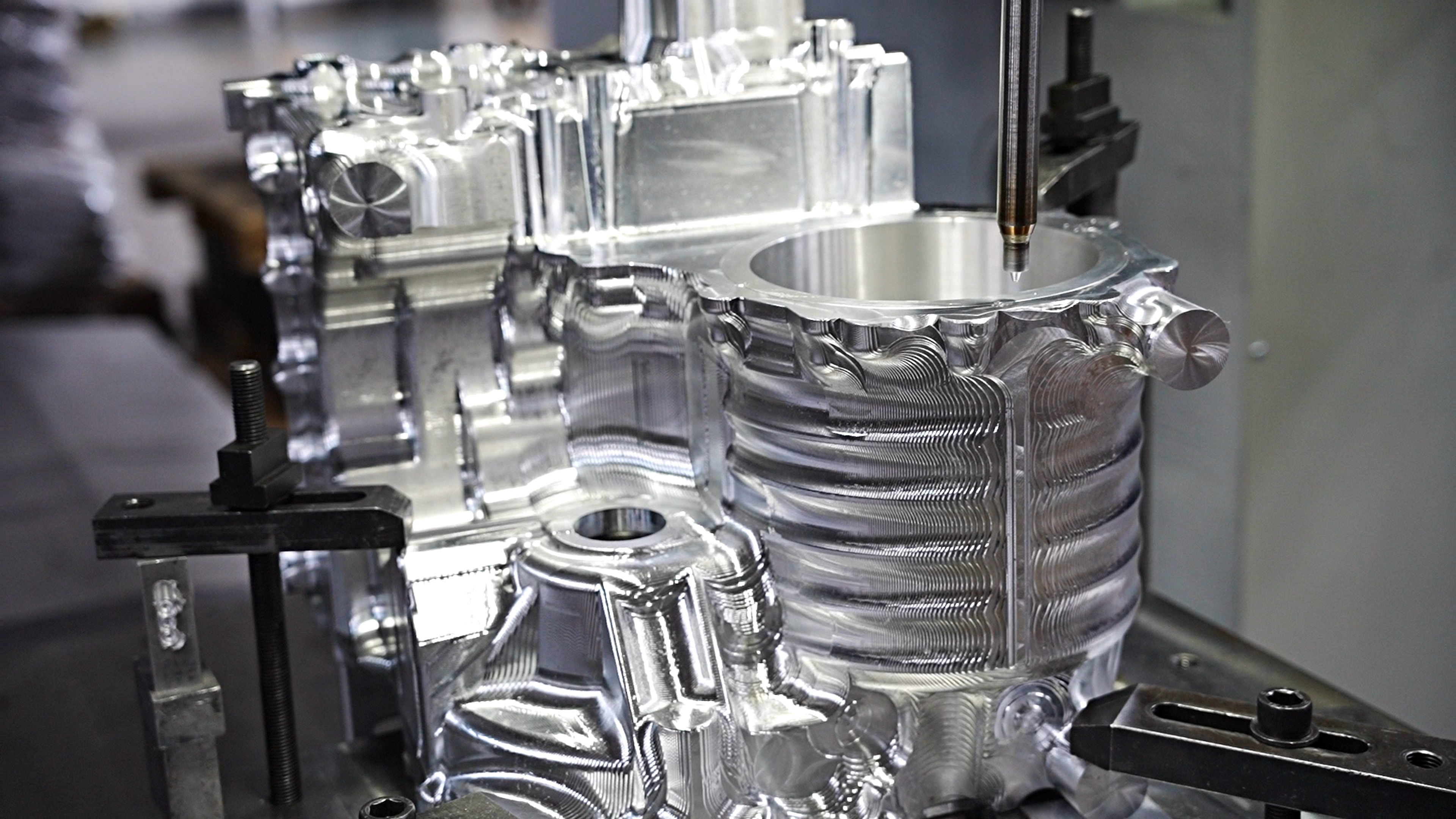 <b>电机壳搅拌摩擦焊：新能源汽车密封连接的创新解决方案</b>