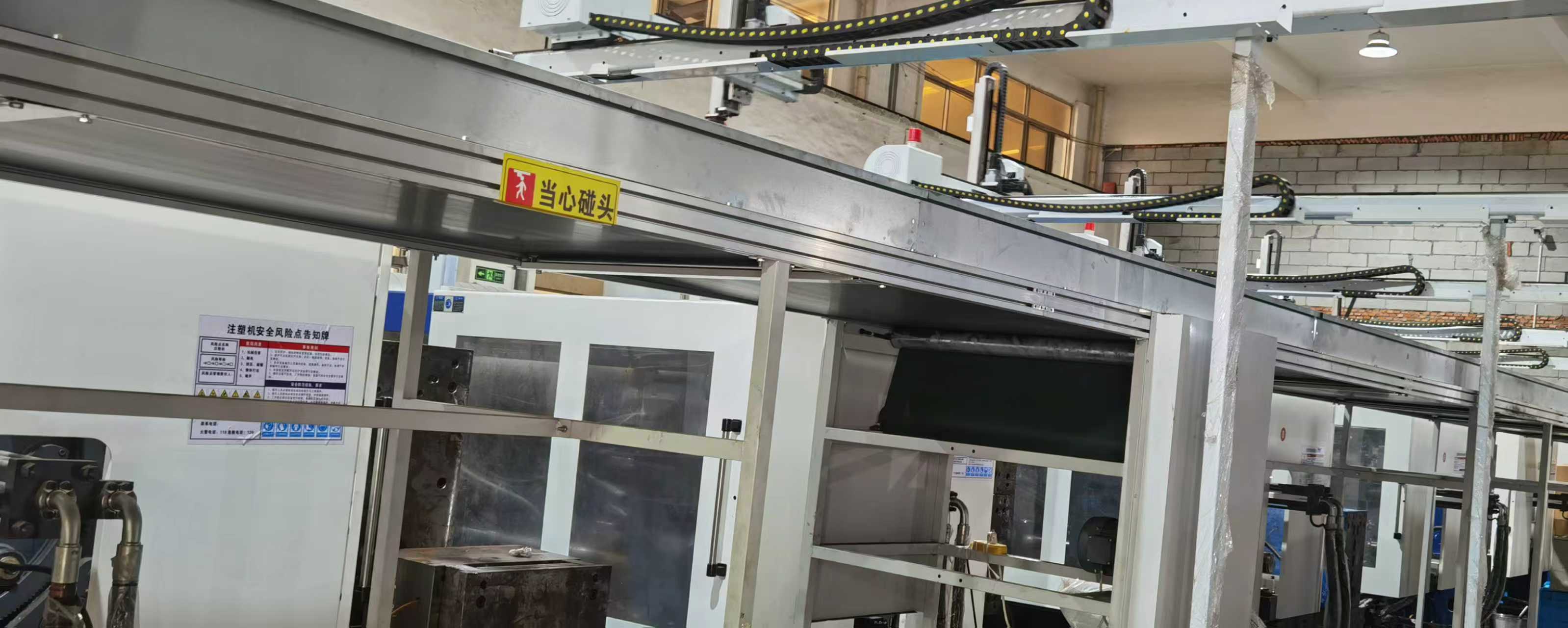 Tea-colored windshield workshop