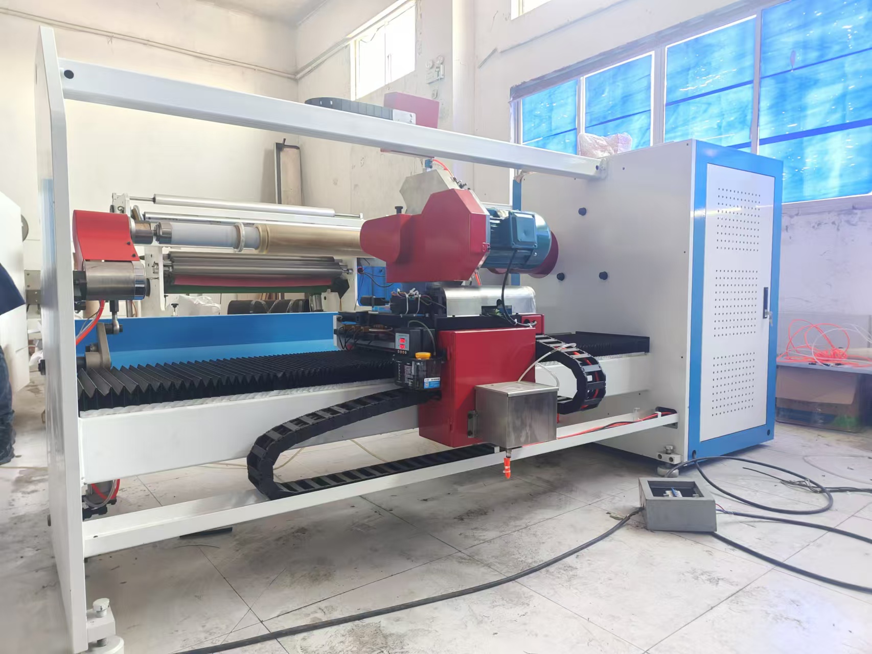 鑫基菱：以專(zhuān)業(yè)分切技術(shù)賦能薄膜智造，解鎖高效生產(chǎn)新體驗(yàn)