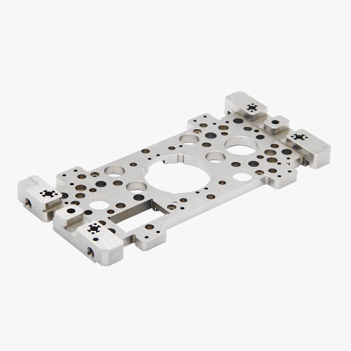 精密制造，智造未来：龙旺五金以CNC加工技术为主，赋能零部件定制