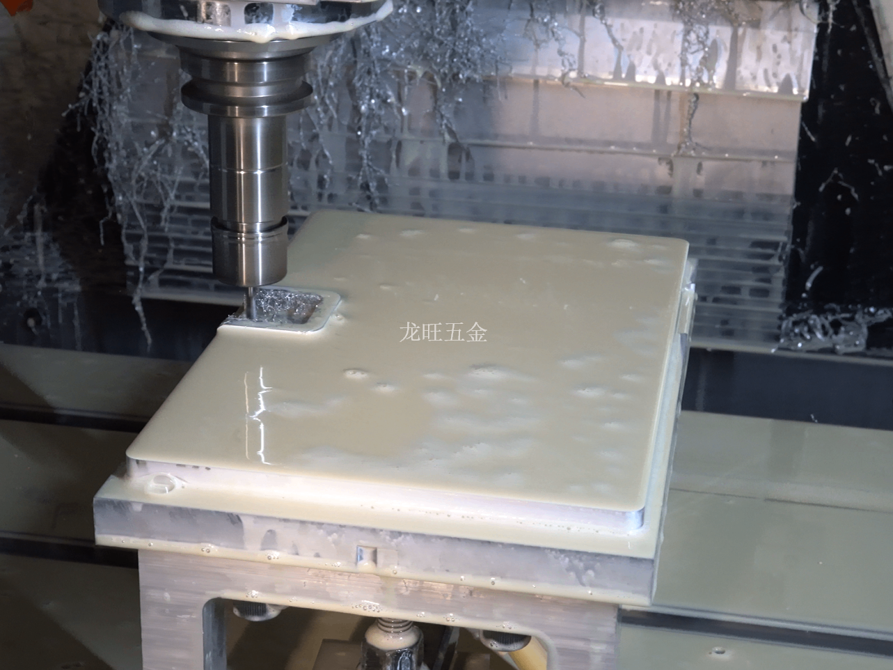 平板壳使用 CNC 加工好过于冲压的优势