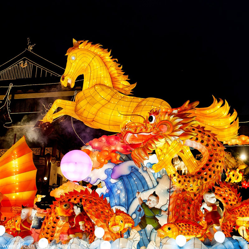 金駿騰云?馬年主題花燈組成功落地古建景區