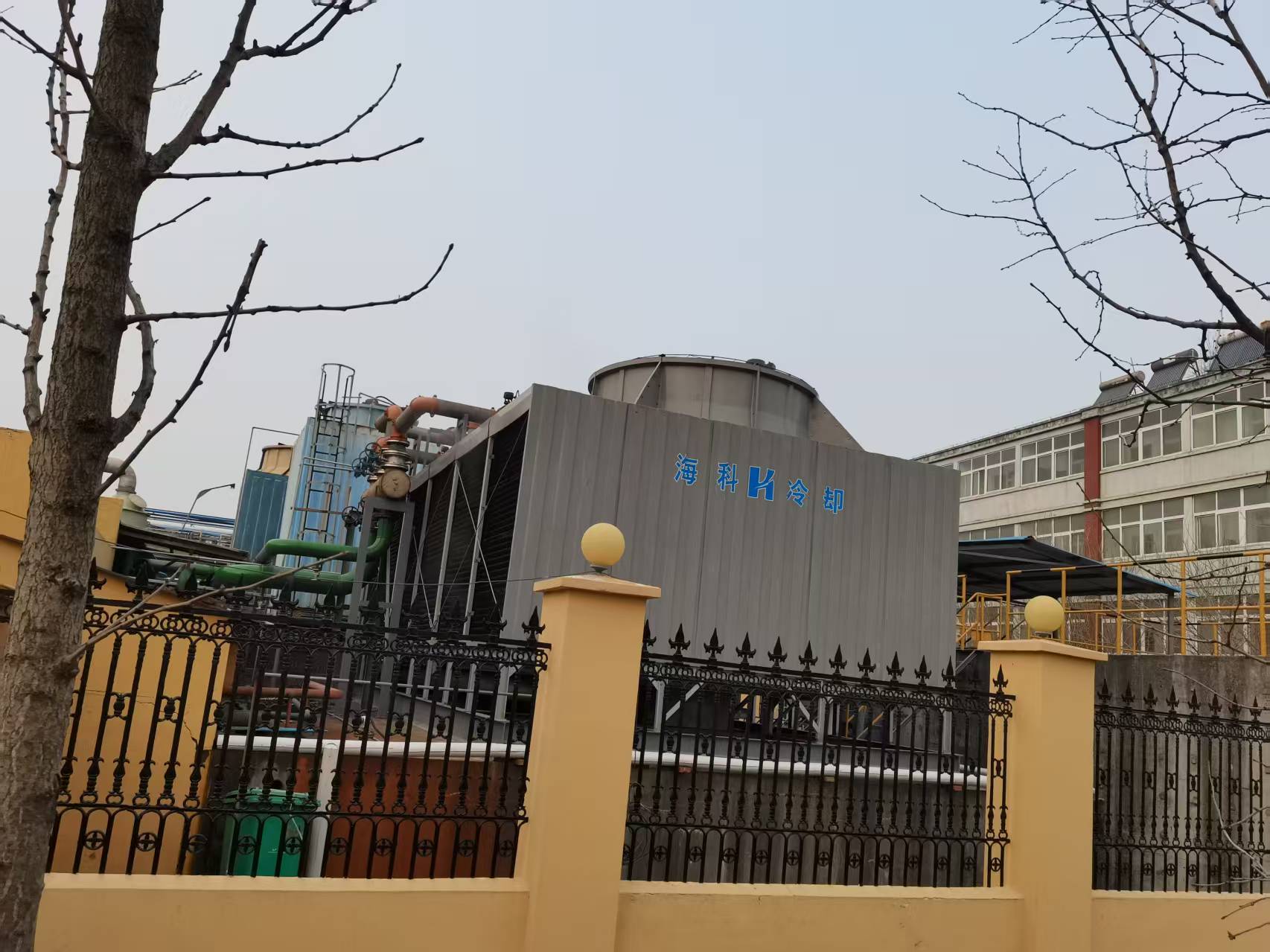 闭式冷却塔厂家怎么选:海科冷却方案解