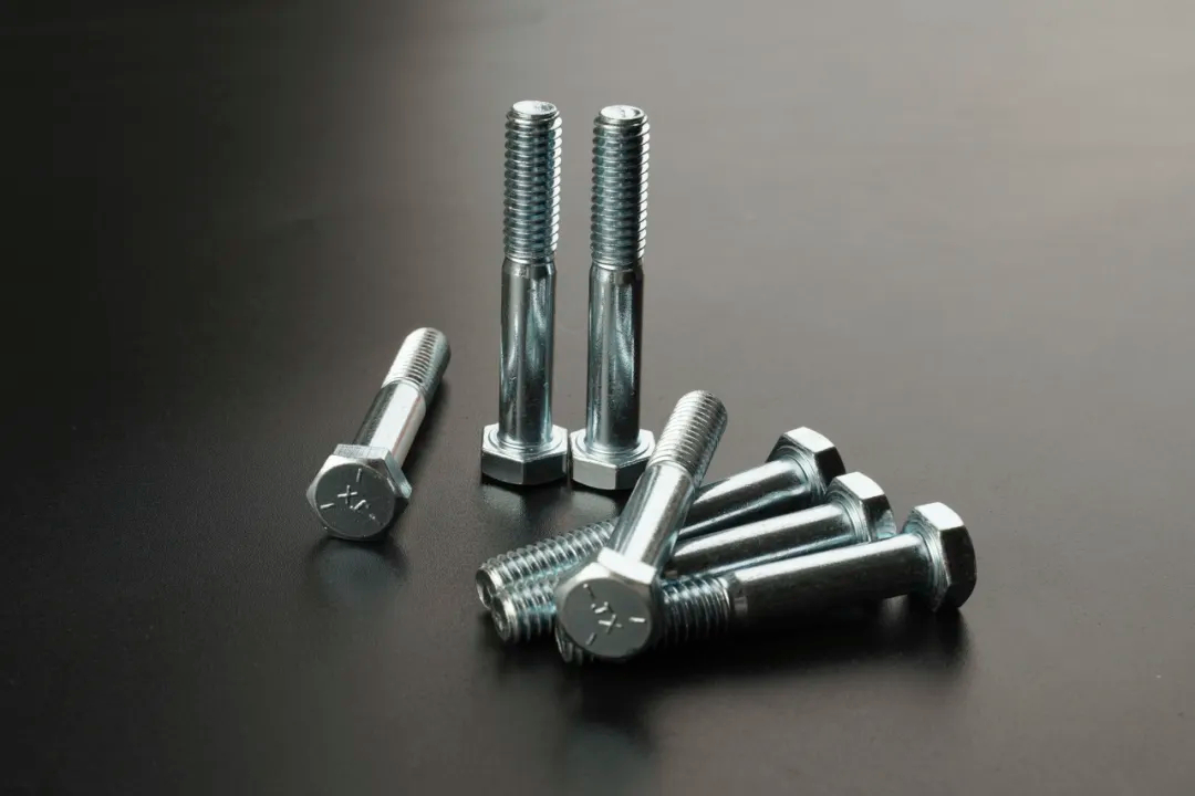 如何選擇合適的外六角螺栓：完整指南