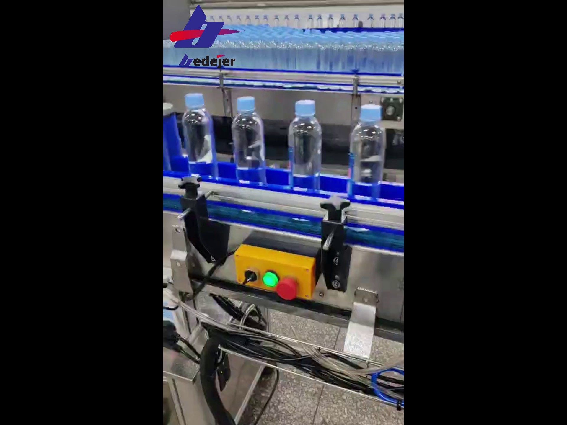 Plastic bottled water labeling machine