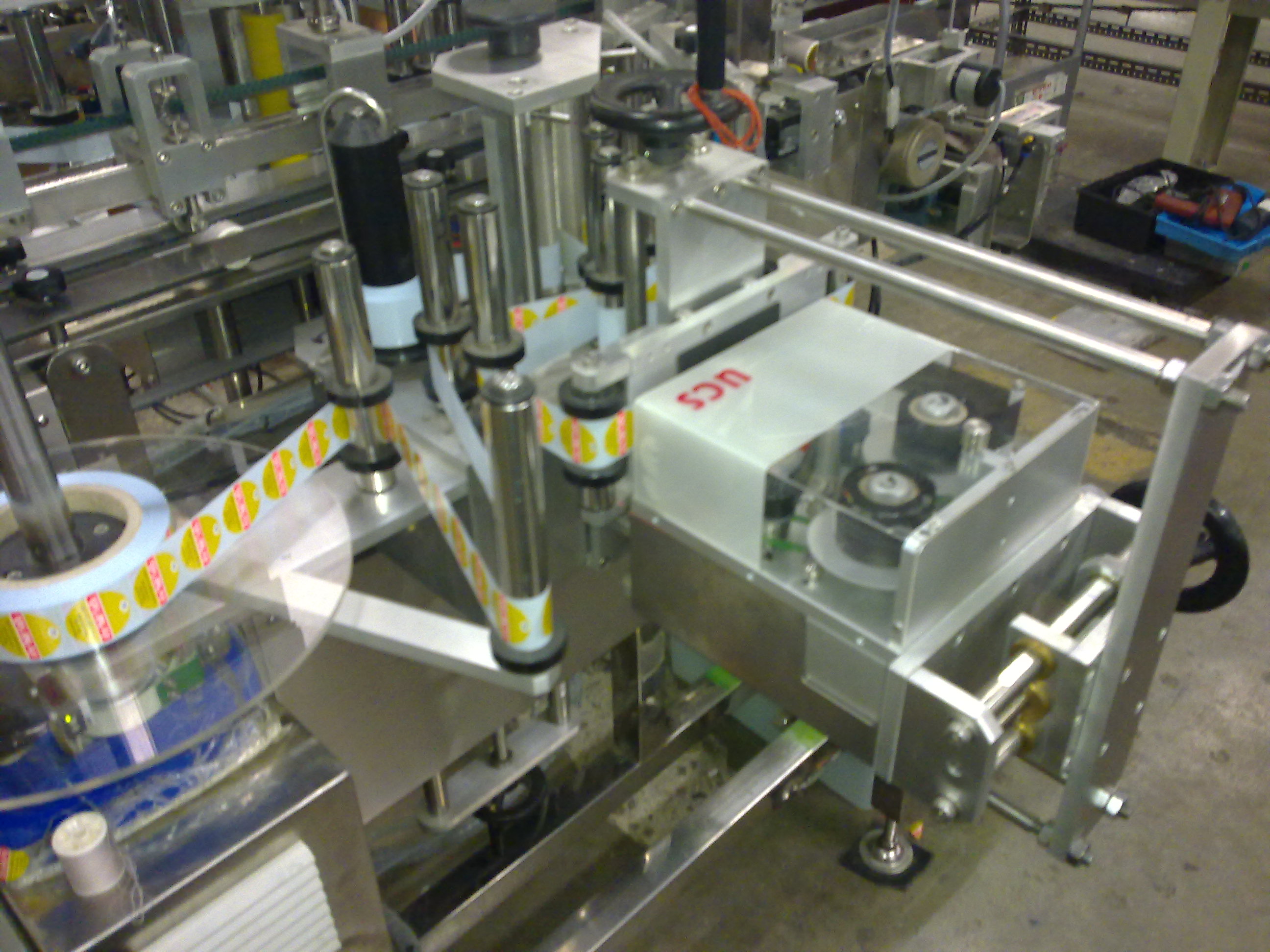 UCS系列熱轉印打碼機和貼標機配套安裝