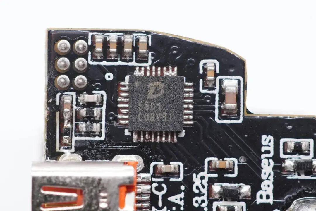 爆款 IC 宝砾微 PL5501 | 高功率车充全能电源管家