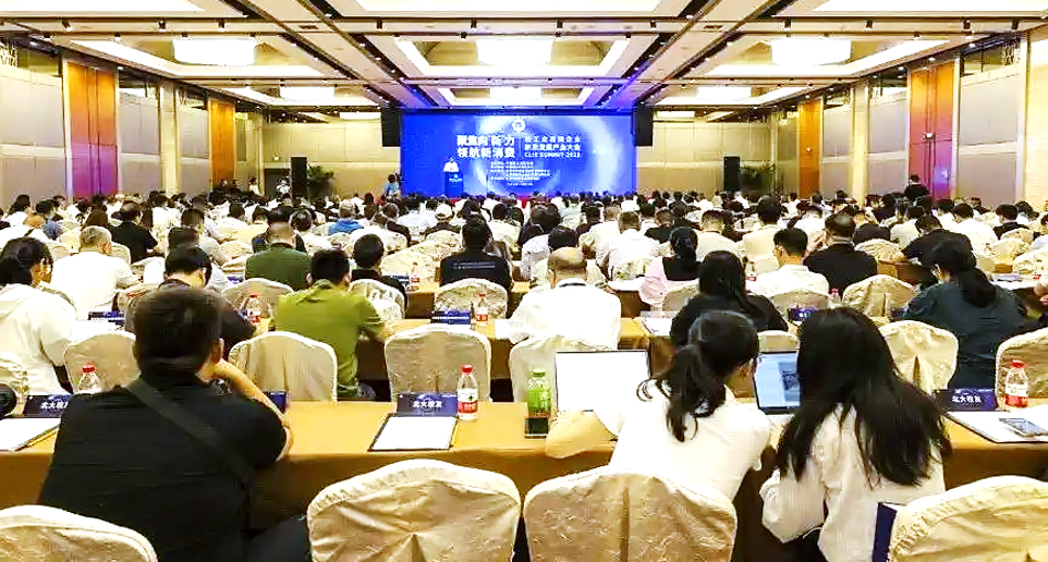 威士機械榮獲“中國輕工協(xié)裝備制造行業(yè)五十強”活動會現(xiàn)場圖