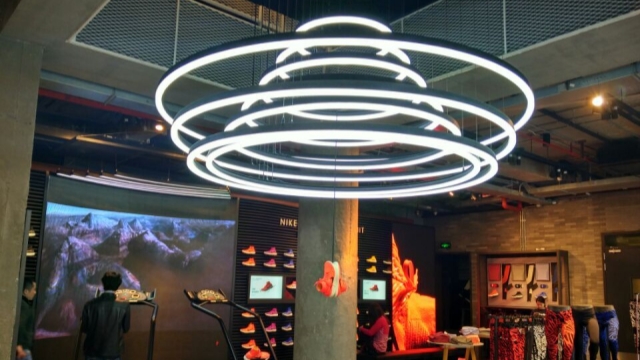 廣東旋轉(zhuǎn)廣告裝置定制廠家 客戶至上 四川眾莘旋轉(zhuǎn)機(jī)械設(shè)備供應(yīng)