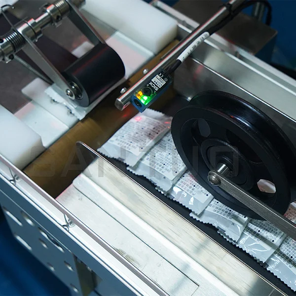 Customized servo Flat Labeling Machine