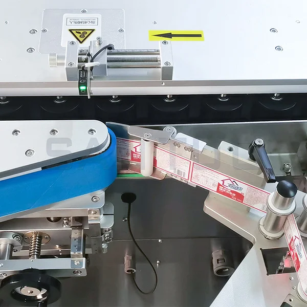 High Speed Round Bottle Labeling Machine with Feeding Turntable