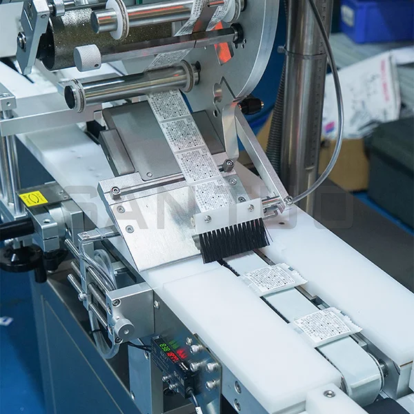 Customized servo Flat Labeling Machine