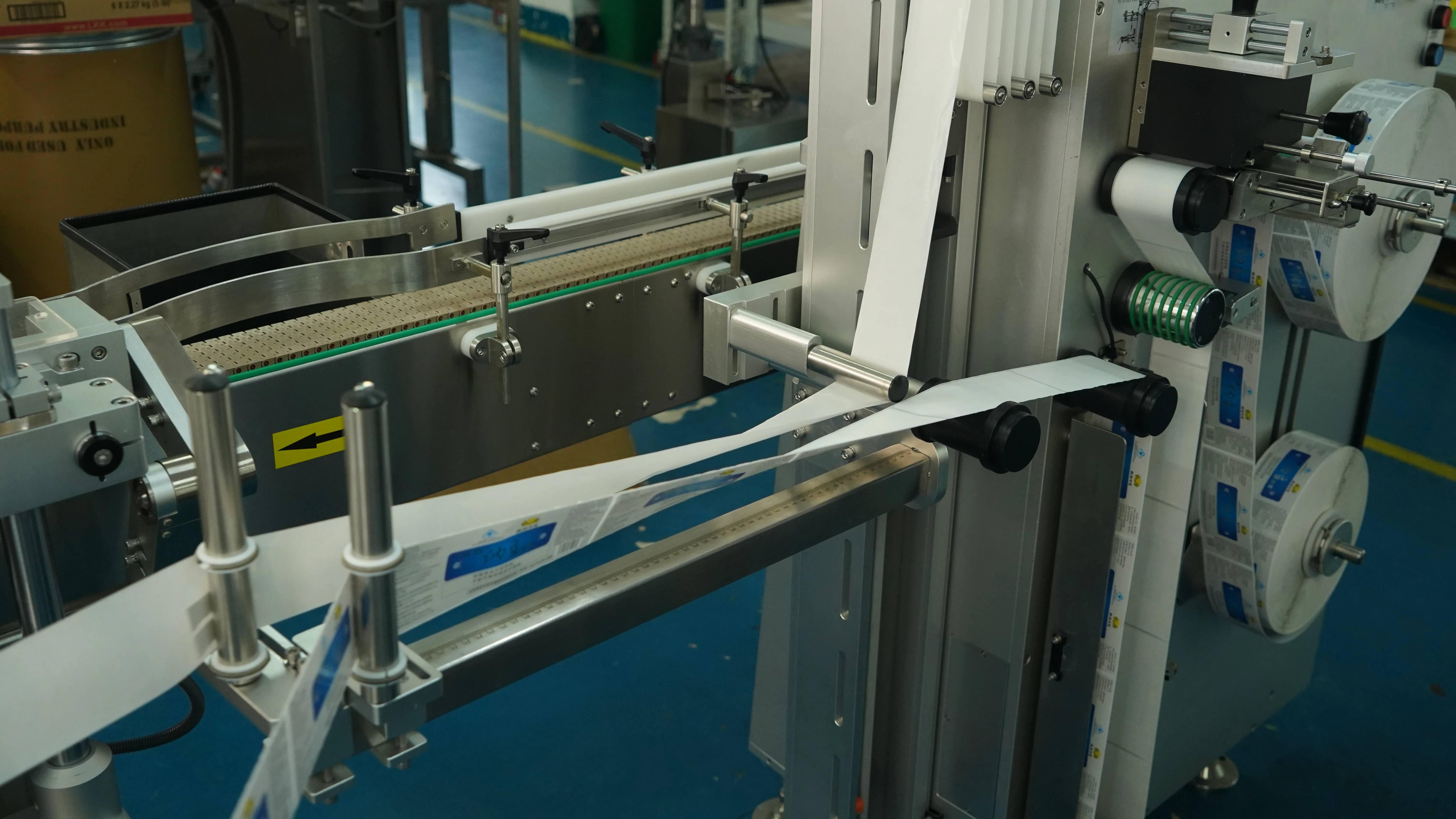 Nonstop Labeling Machine