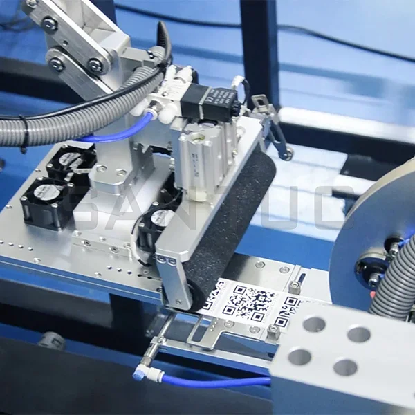Robot Labeling Machine