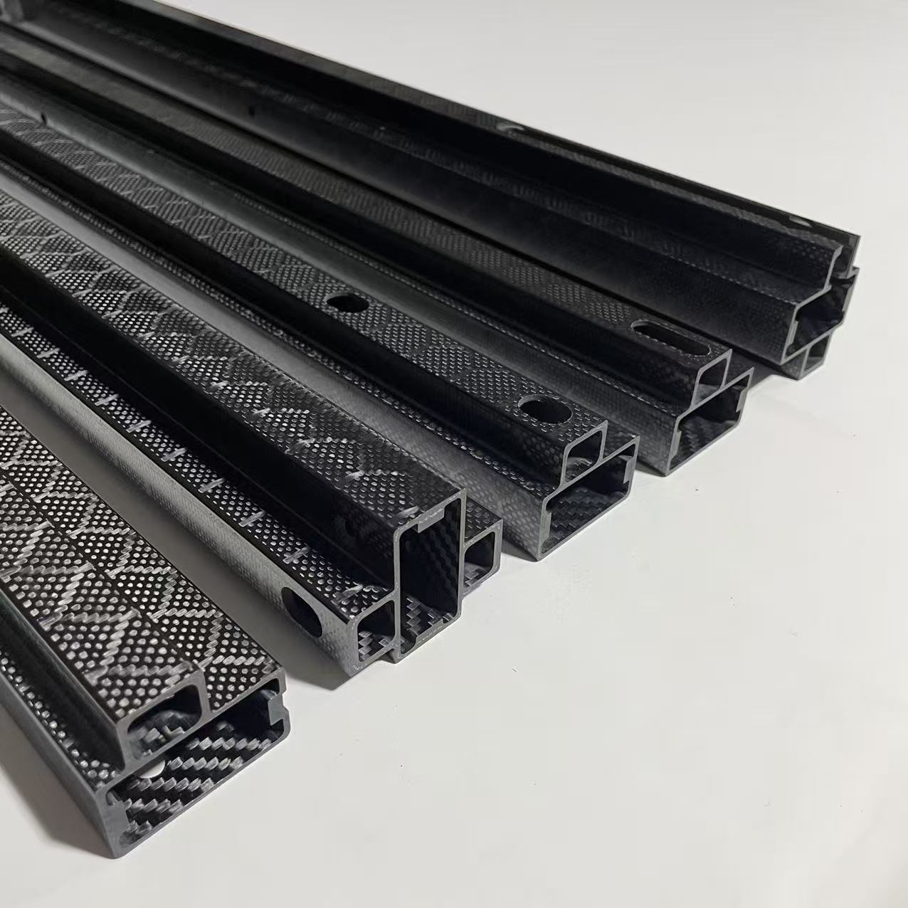 嘉兴市鑫圣碳纤维制品有限公司碳纤维异形件：满足特定设计需求的定制部件