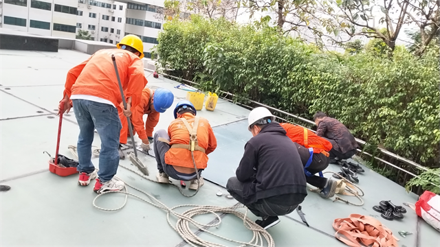 珠海工业厂房更换玻璃 欢迎咨询 深圳市高空洁美高空建筑服务供应