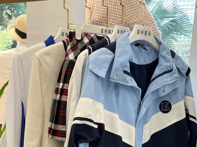 廣西附近批量定制校服 歡迎來電 柳州鑫樺服飾供應