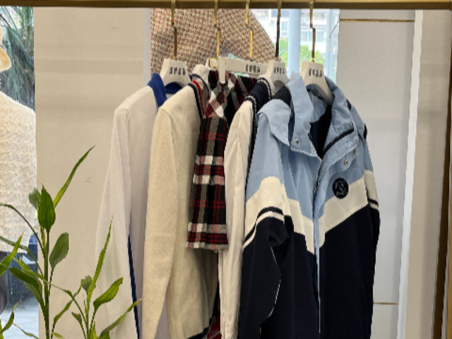 廣西批量定制校服擇優(yōu)推薦 客戶至上 柳州鑫樺服飾供應