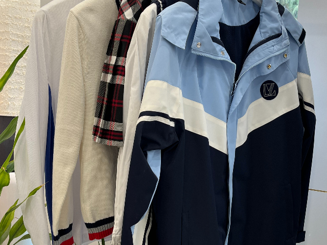 廣西怎樣批量定制校服 服務至上 柳州鑫樺服飾供應